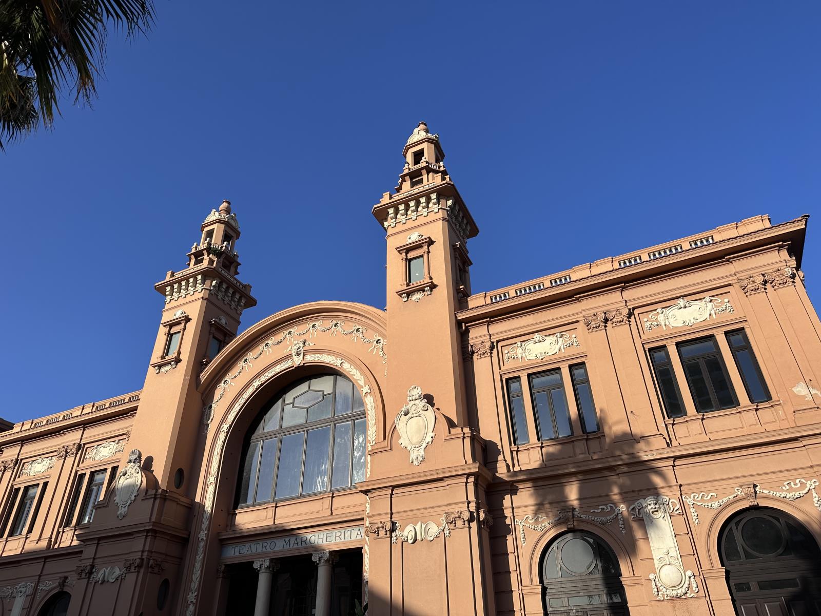 italien_apulien_bari_corso_vittorio_emanuele_II_teatro_margherita_sehenswuerdigkeit_reisetipps_2